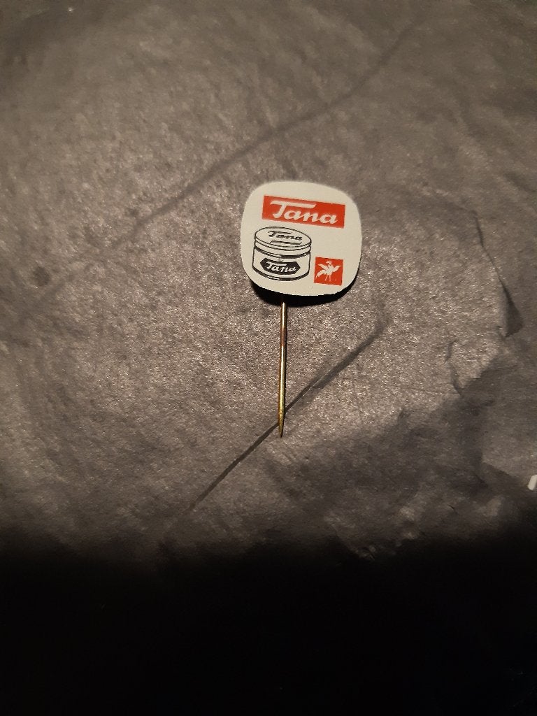 Vintage Tana schoensmeer speldje/pin (Z190-18), Ophalen of Verzenden, Gebruikt, Merk, Speldje of Pin