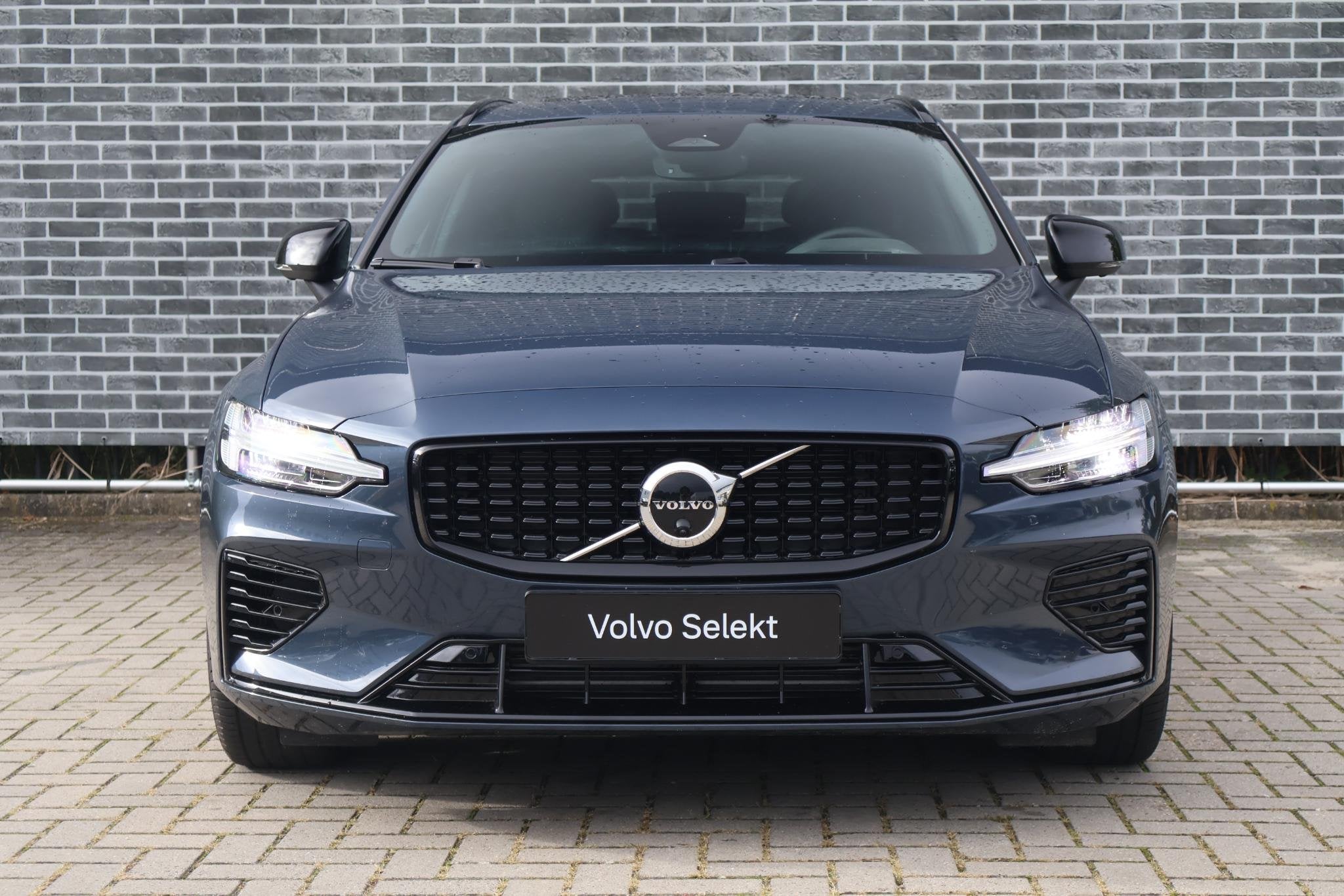 Volvo V60 2.0 T8 Plug-in Hybrid AWD Plus Dark | PHEV Long Ra, Auto's, Stof, Gebruikt, Euro 6, 4 cilinders