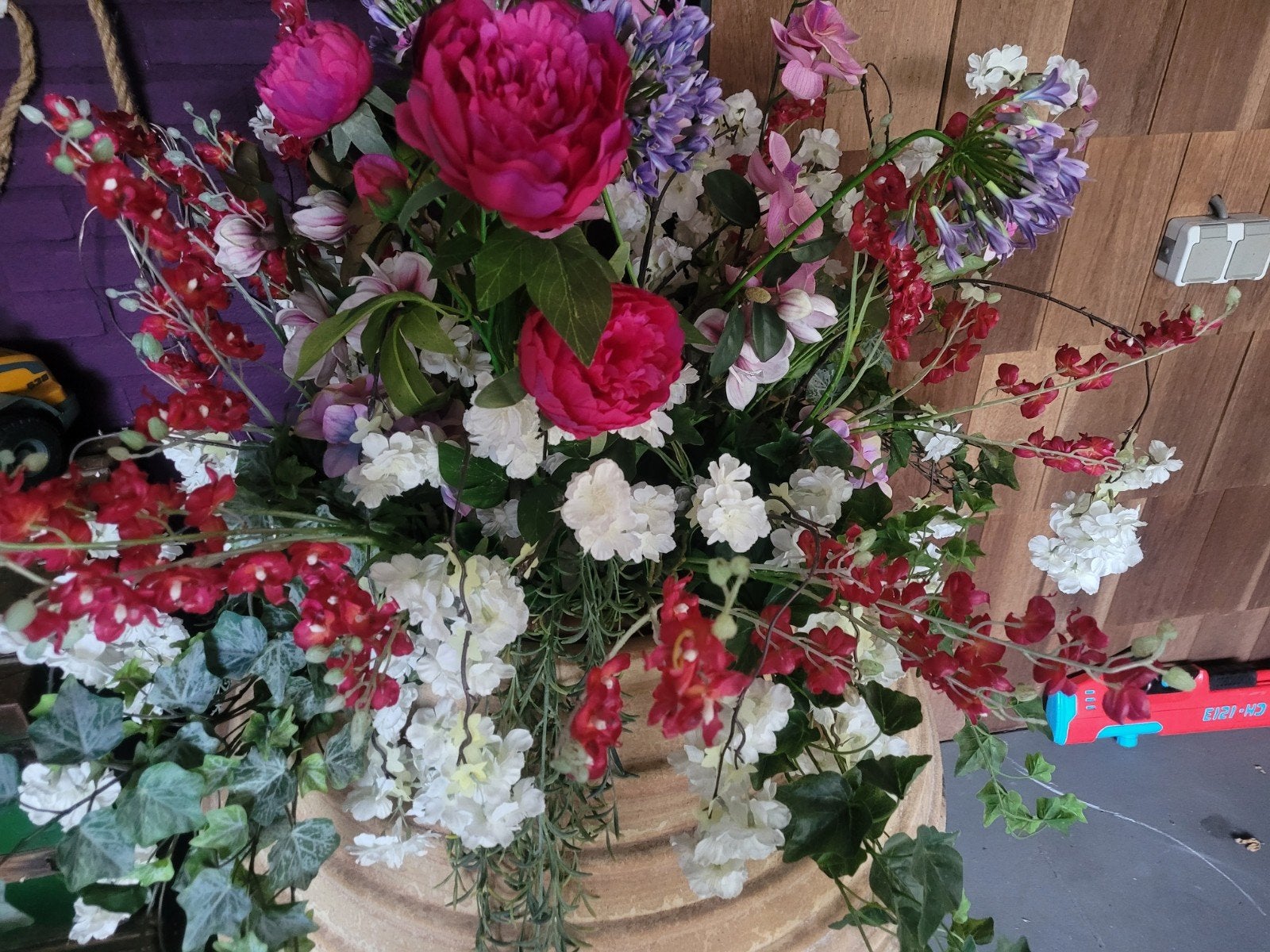 grote griekse pot met kunstbloemen, Ophalen, 40 cm of meer, Binnen, Zo goed als nieuw