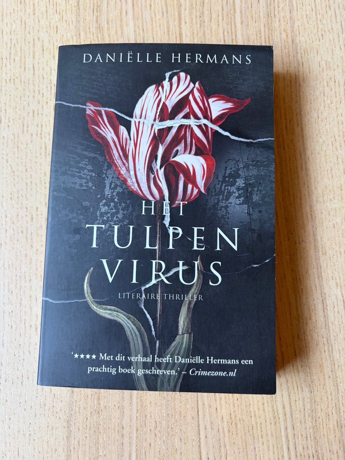 Het Tulpenvirus - Daniëlle Hermans (Literaire thriller), Ophalen of Verzenden, Zo goed als nieuw, Nederland