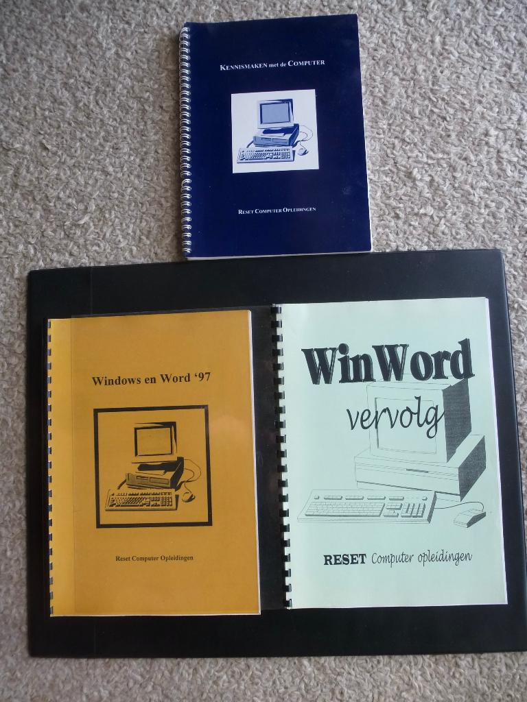 3 oude computerboeken, Boeken, Ophalen of Verzenden, Zo goed als nieuw, Overige onderwerpen