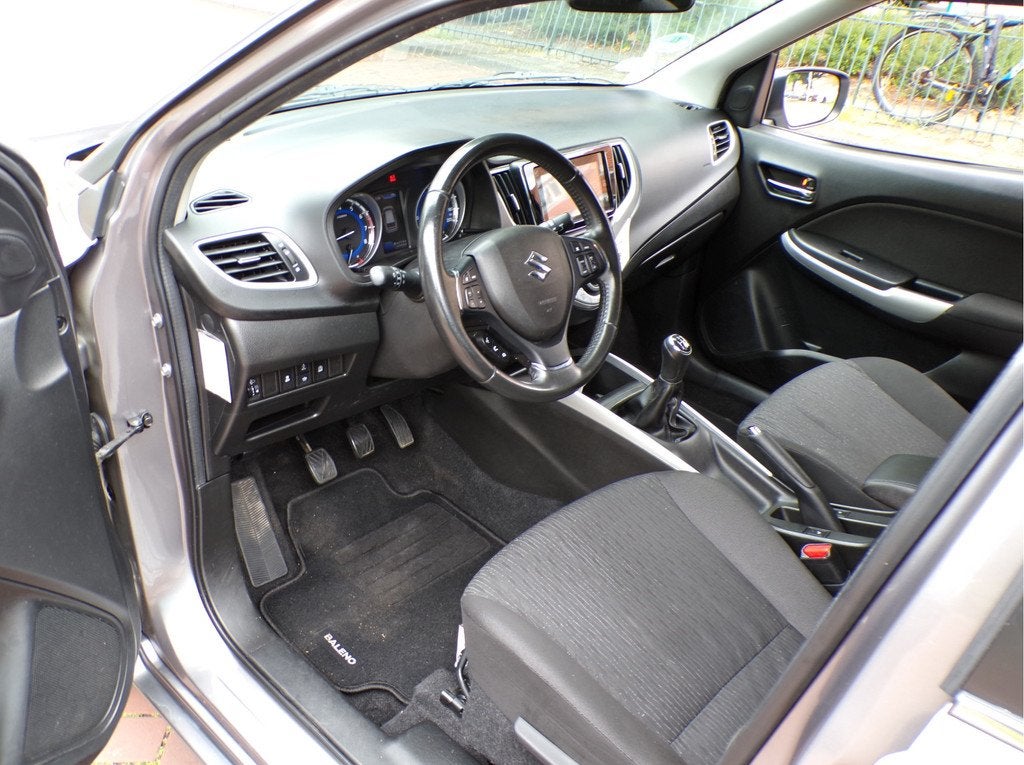 Suzuki Baleno 1.2 Smart Hybrid High Executive (bj 2019), Voorwielaandrijving, Gebruikt, 4 cilinders, Origineel Nederlands