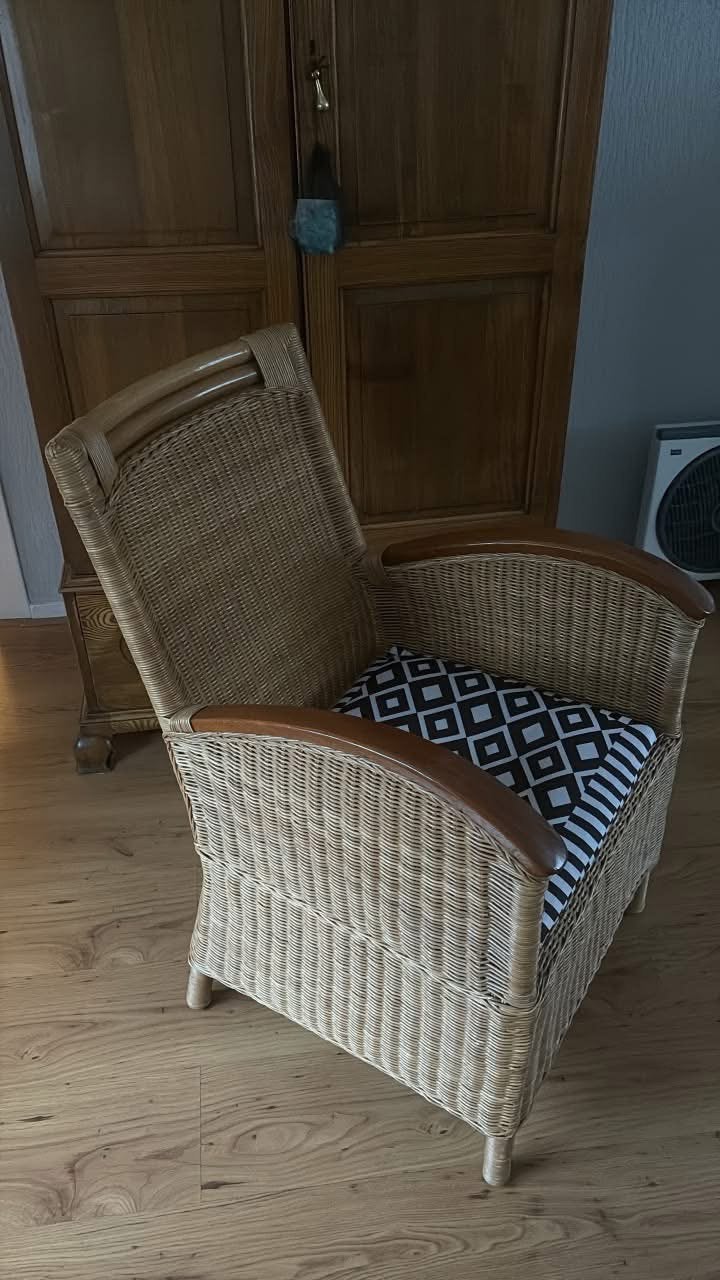 Gratis rietenstoel met kussen, Huis en Inrichting, Stoelen, Ophalen, Gebruikt, Eén