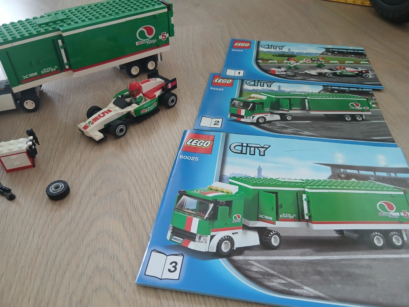 LEGO City 60025 Grand Prix Truck - Compleet en Gebruikt, Lego, Ophalen of Verzenden, Inclusief instructies, Complete set