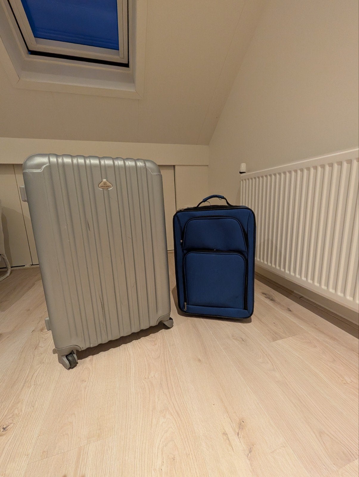 Gratis af te halen, kleine en grote koffer, Ophalen, Gebruikt, Hard kunststof, 45 tot 55 cm