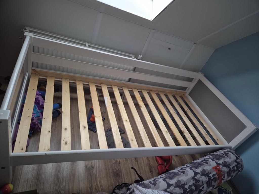 Kinderbed (zijplank voor als ze kleiner zijn heb ik ook nog), Ophalen, 180 cm of meer, 70 tot 85 cm