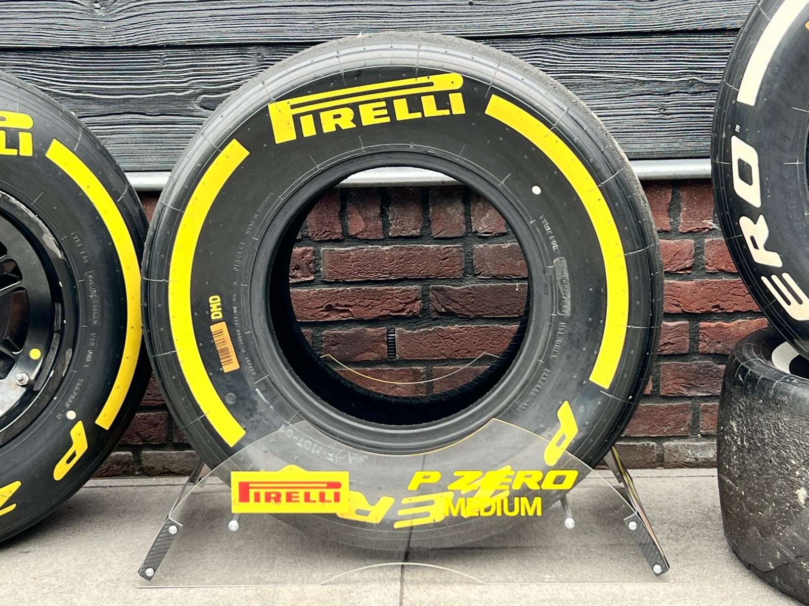 Formule 1 band geel - Medium / met standaard, Verzamelen, Ophalen, Zo goed als nieuw, Formule 1