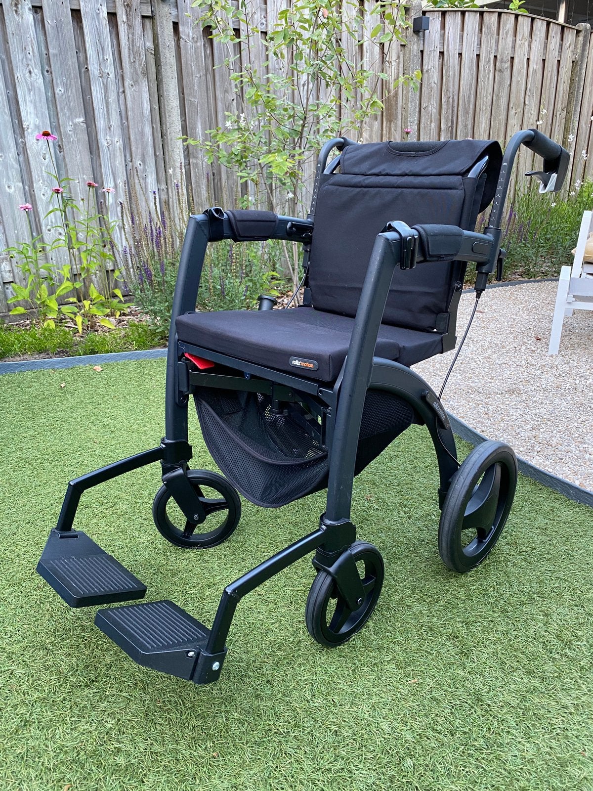 Rollz Motion 2.1 (duwrolstoel en rollator in één) mat zwart, Ophalen, Inklapbaar, Zo goed als nieuw, Duwrolstoel