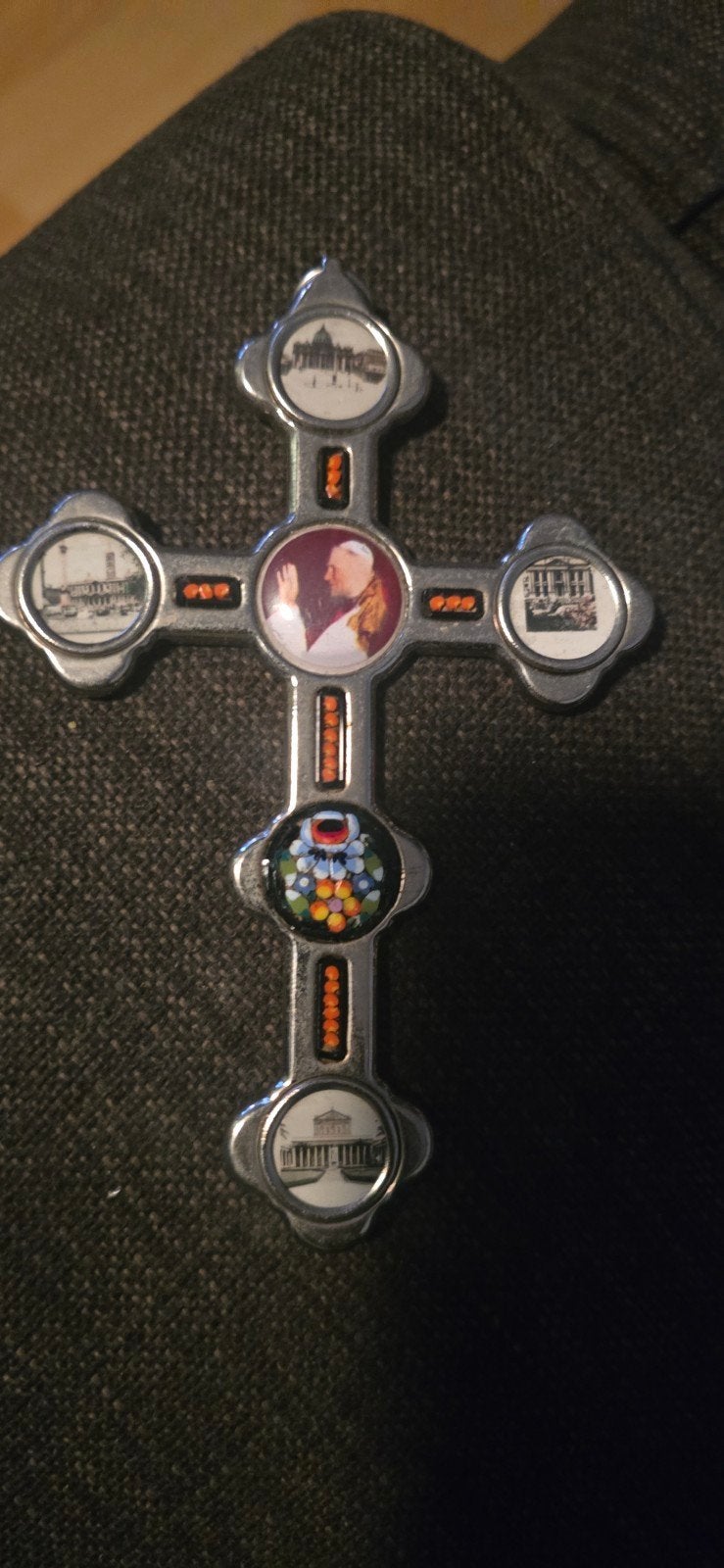 Kruis met afbeeldingen van de Paus en Vaticaanstad, Antiek en Kunst, Ophalen of Verzenden