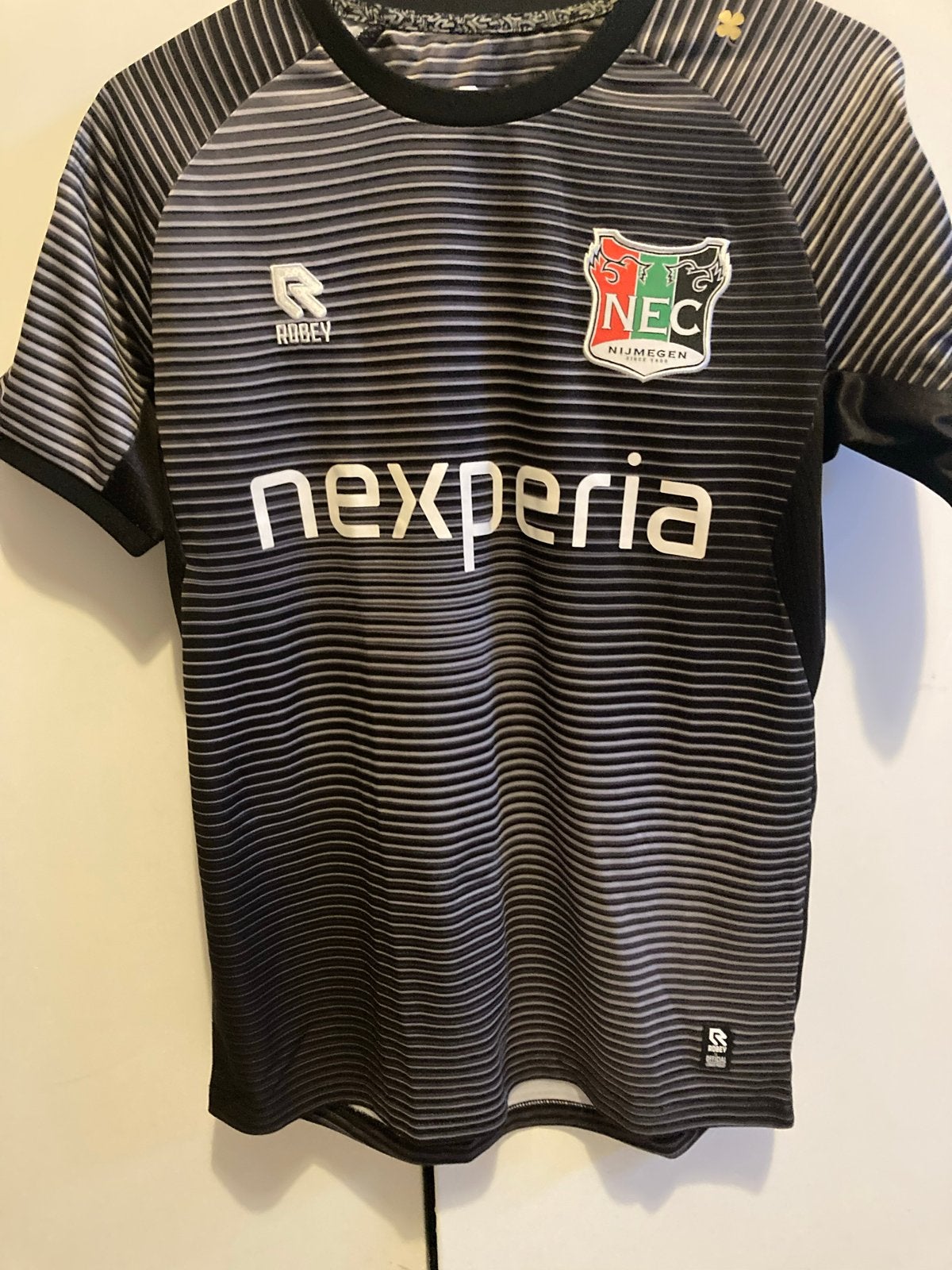 NEC Nijmegen Robey voetbalshirt maat S, Ophalen, Zwart, Zo goed als nieuw, Voetbal