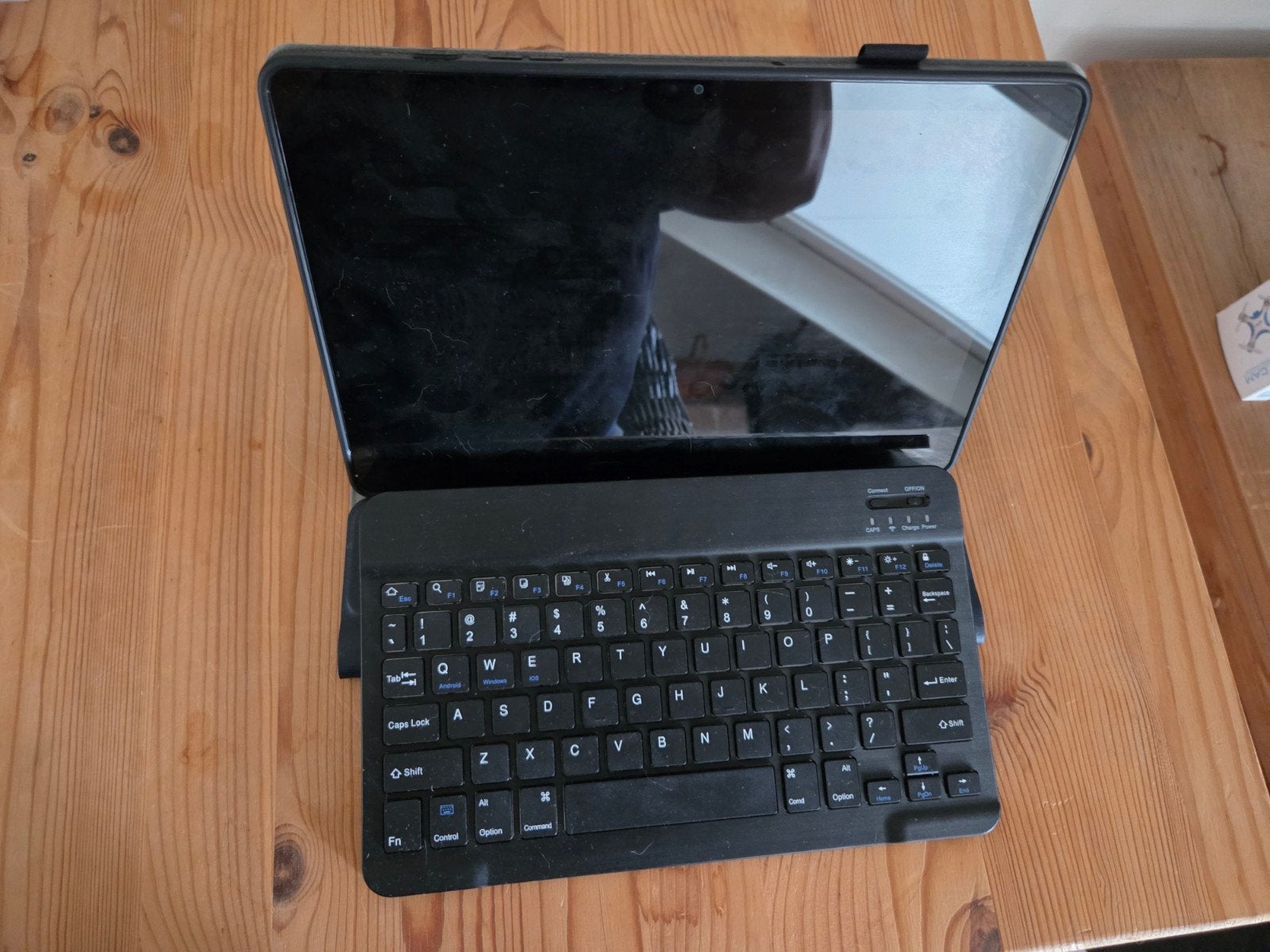 Tablet met toetsenbord en hoes en oplader, Computers en Software, Tablet-hoezen, Ophalen of Verzenden, 10 inch