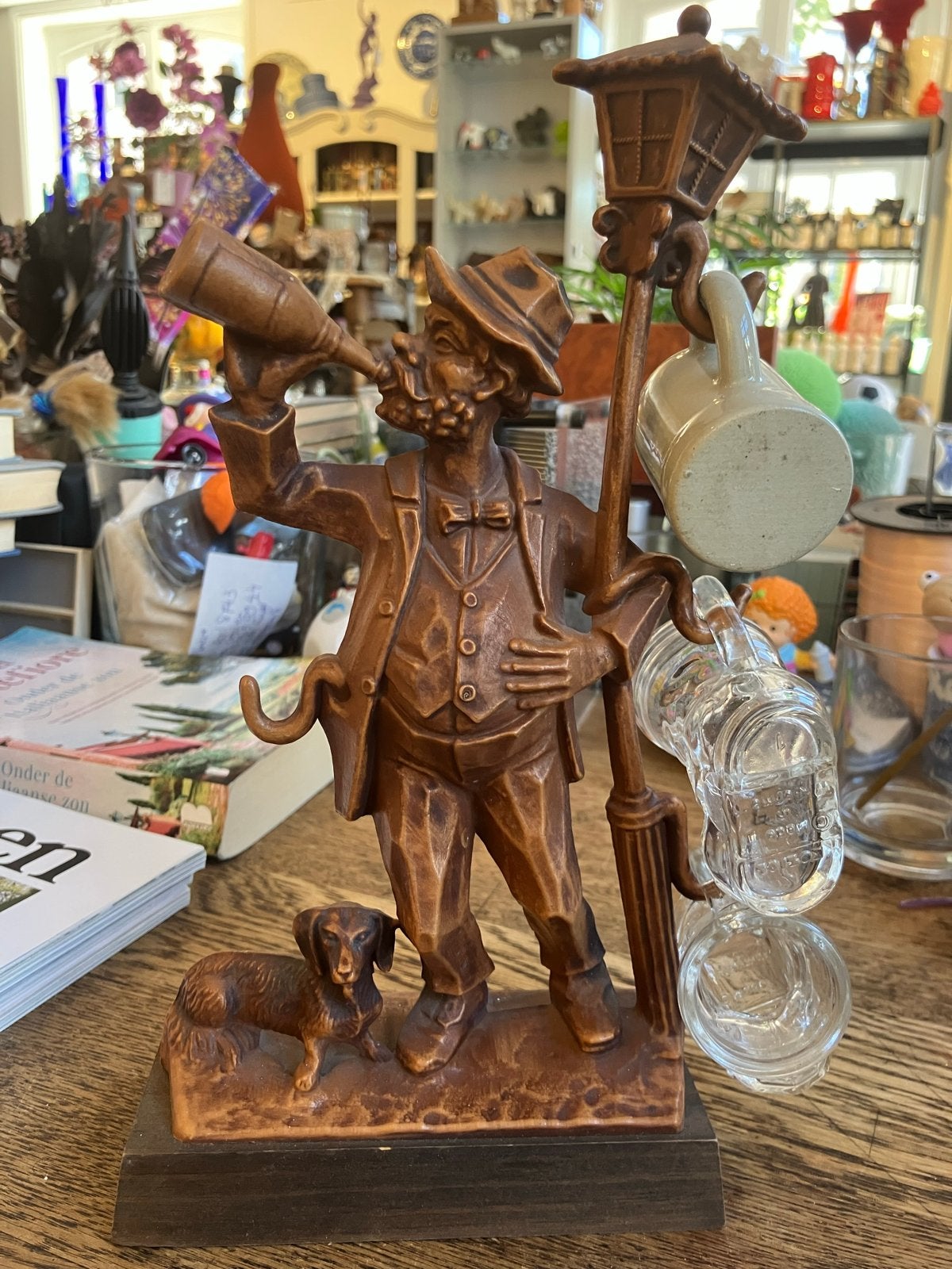 Vintage beeld man met hond en bierpullen, Ophalen of Verzenden, Gebruikt, Mens