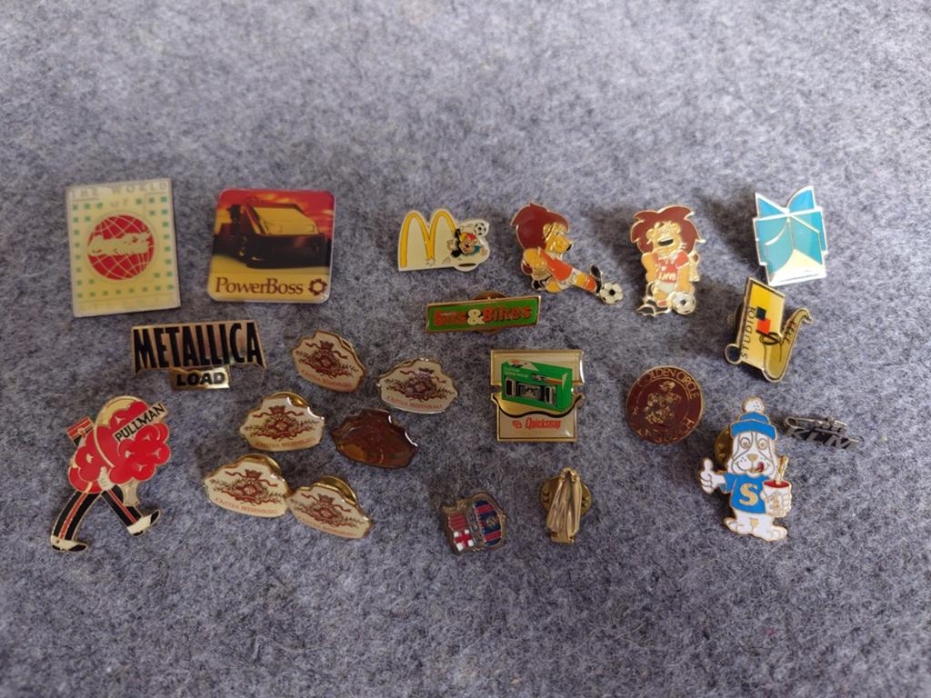 Vintage retro speldjes / pins, oa KLM, FCB, Coca Cola, KNVB, Ophalen of Verzenden, Gebruikt, Overige onderwerpen, Speldje of Pin