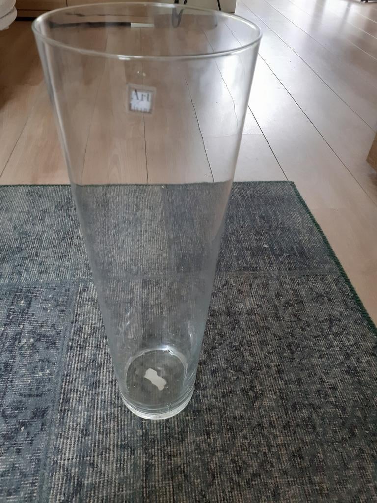 Glazen  bloemen  vaas  50 cm hoog, Ophalen of Verzenden, Overige kleuren, Glas, 50 tot 75 cm