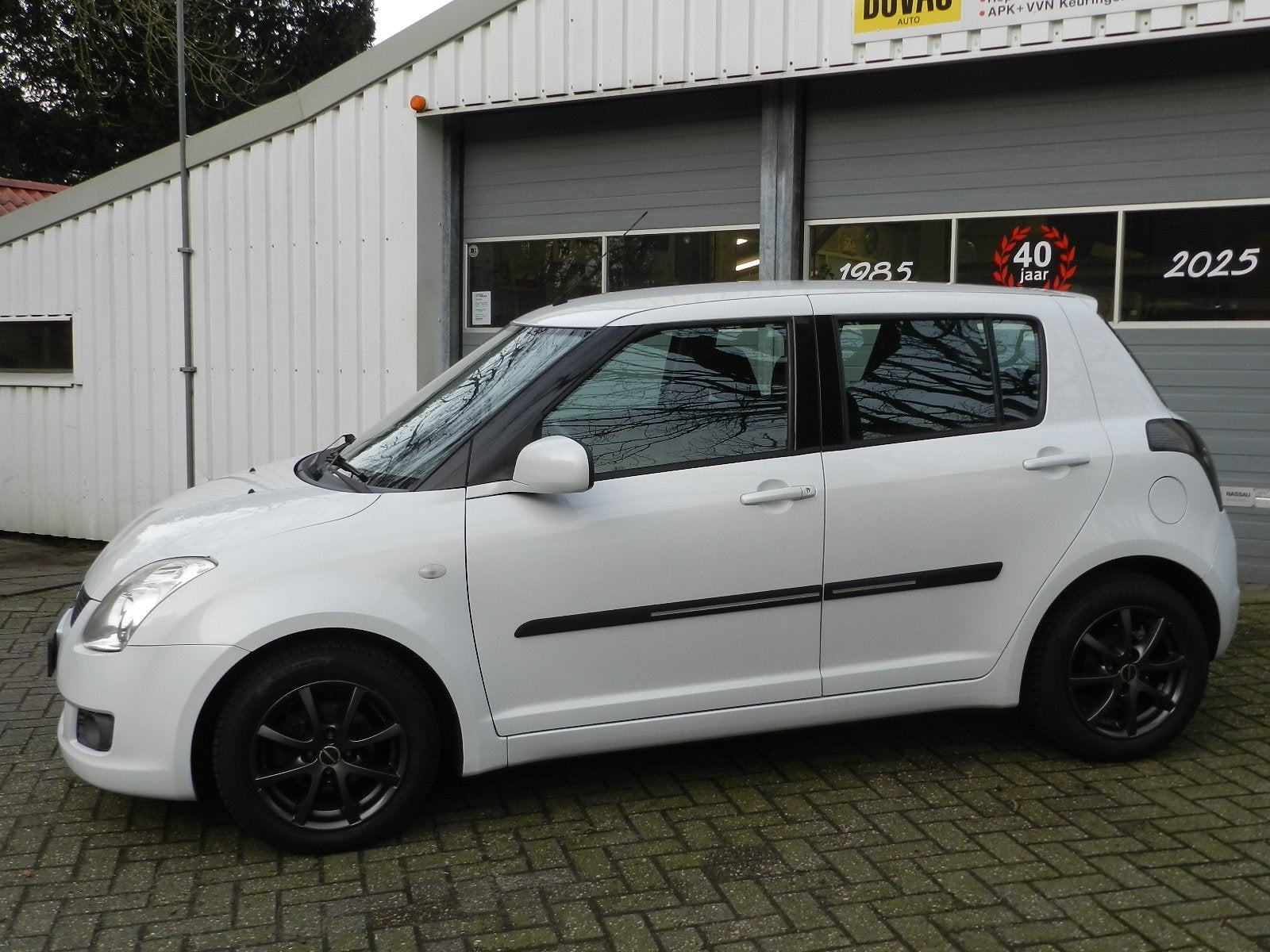 Suzuki Swift 1.3 5Deurs Cool Airco CV afst Isofix LMV Reserv, Auto's, Voorwielaandrijving, Dealer onderhouden, Stof, Zwart
