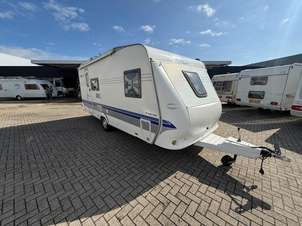 Hobby De luxe Easy 500 KMFE 6 pers, Luifel met wanden, Caravans en Kamperen, Dwars-stapelbed, Hobby, Treinzit, 5 tot 6 meter