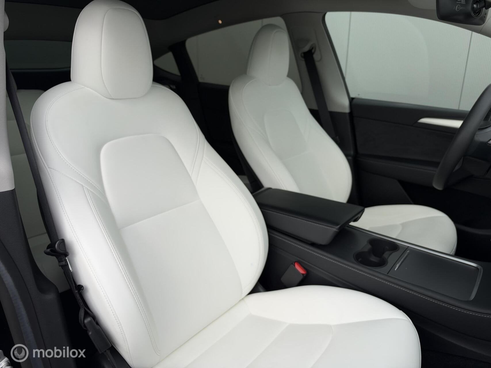 Foto 21 van Tesla Model Y Standard Range LFP | wit interieur | SOH 94%