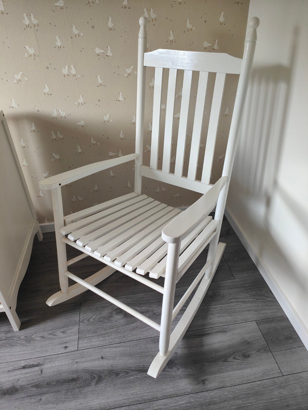 Grote witte houten schommelstoel, Huis en Inrichting, Ophalen, Gebruikt, Wit, Eén