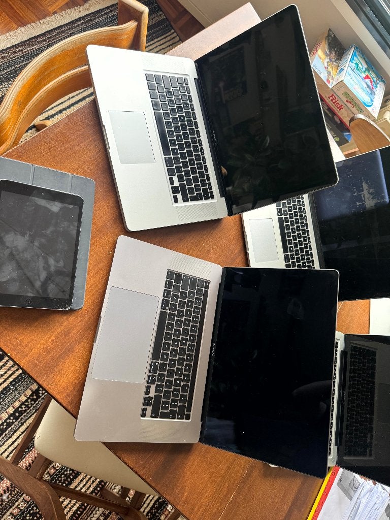 Stapeltje Apple HW 4x Apple Macbook, 3x ipads en 1x imac., Computers en Software, Ophalen, Overige modellen, Overige groottes