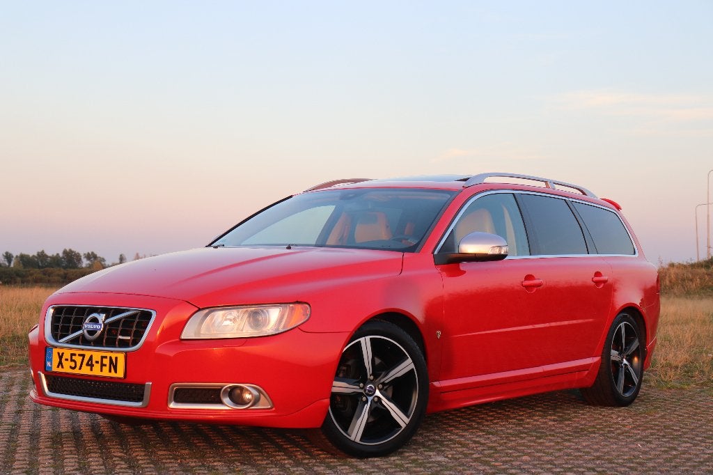 Volvo V70 2.5 T AUT 2008 R-Design NW distr. & Waterp. Netjes, Open dak, 1800 kg, Beige, 2521 cc