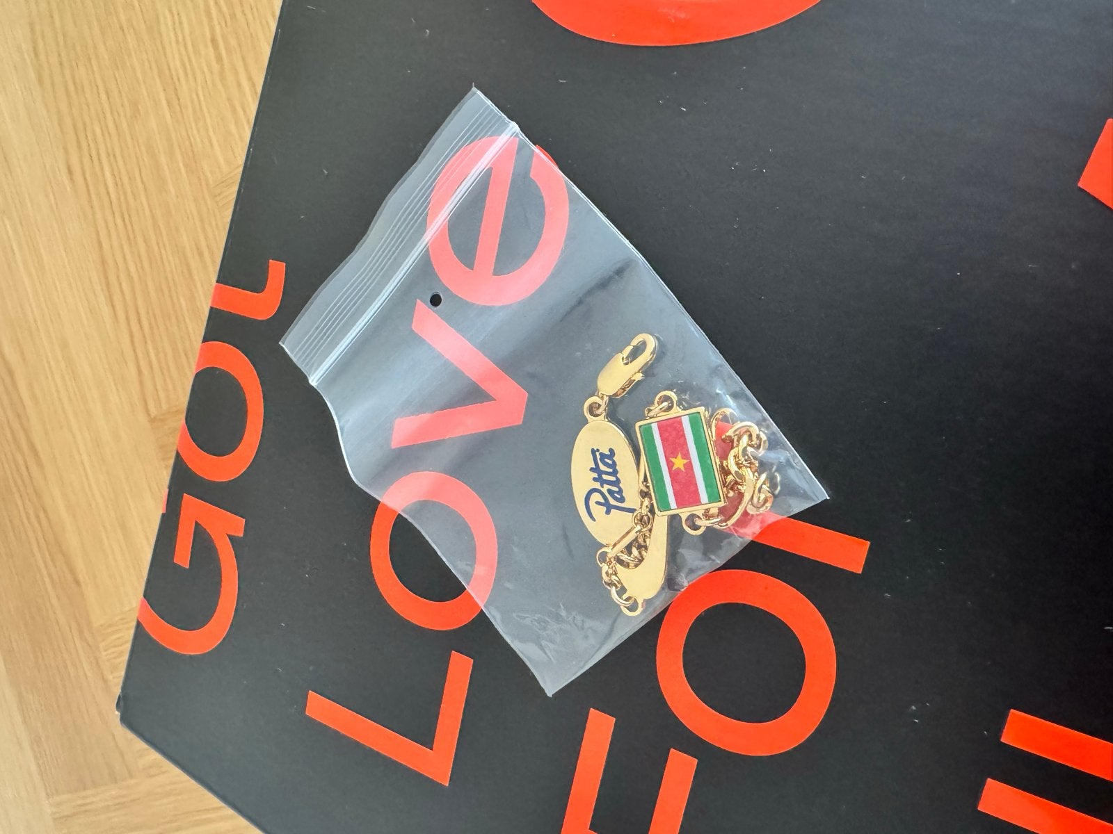 Patta Bracelet + Hyper Crimson Air Max 1 doos, Sieraden, Tassen en Uiterlijk, Bedels, Overige materialen, Nieuw, 1 bedel, Ophalen