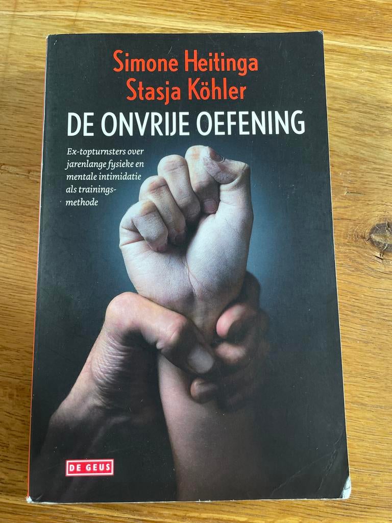 De onvrije oefening - Simone Heitinga & Stasja Köhler, Ophalen of Verzenden, Gelezen, Nederland