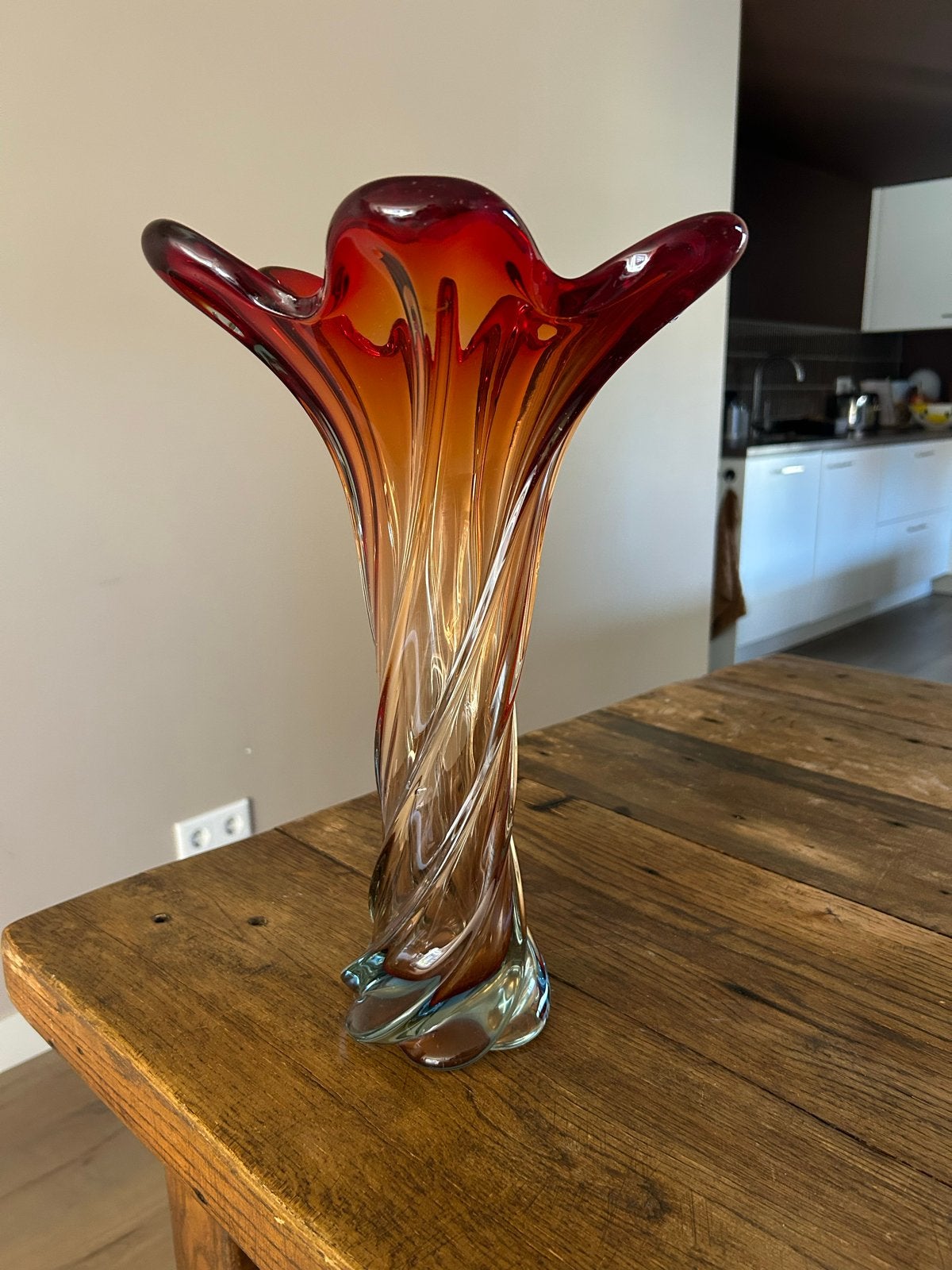 Prachtige Murano stijl vaas, rood/oranje getwist glas, Ophalen