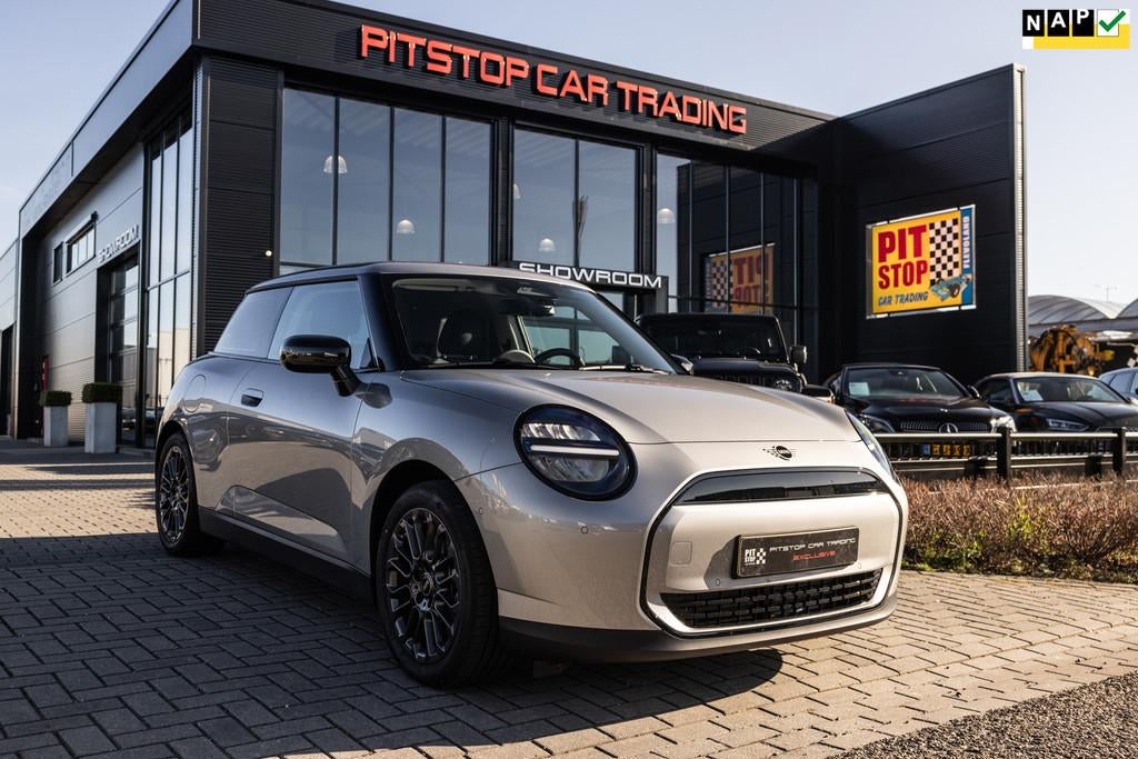 Mini Cooper E Essential 40.7 kWh NL Auto, Camera, PDC voor &, Auto's, Mini, Stof, Gebruikt, 4 stoelen, Origineel Nederlands