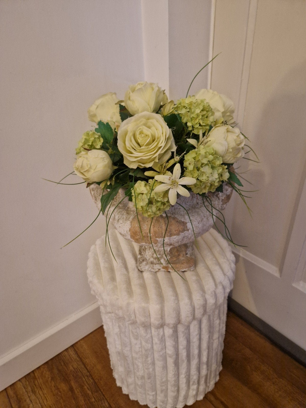 bloemstuk in brocante pot, Ophalen