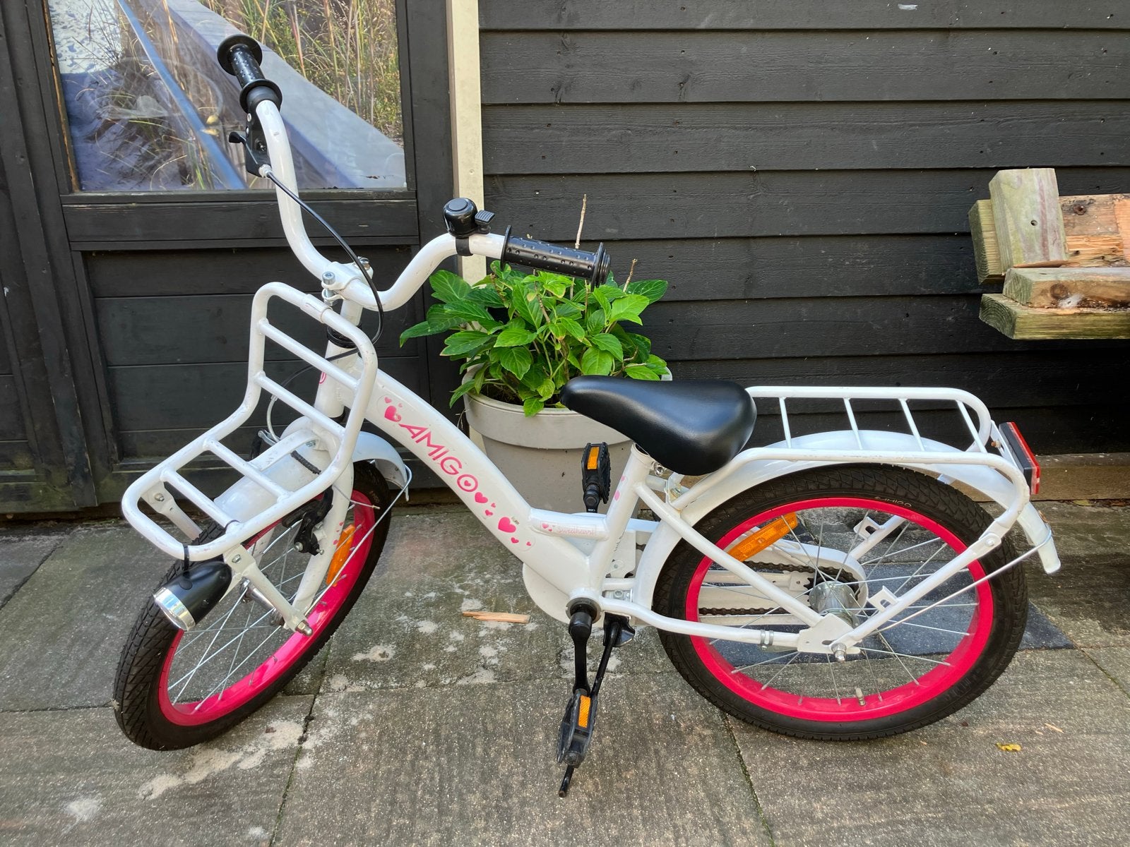 Amigo meisjesfiets - 18inch - Wit/Roze, Fietsen en Brommers, Ophalen, Gebruikt, Terugtraprem, 18 inch