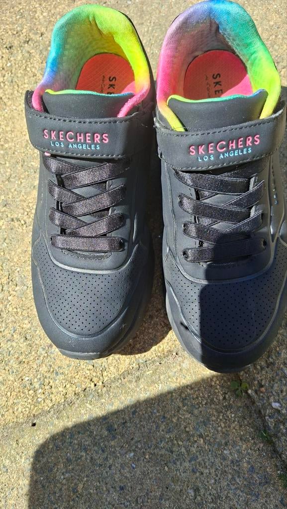 Skechers sneakers maat 35 - Zwart met regenboog accenten, Gebruikt, Meisje, Sportschoenen, Skechers