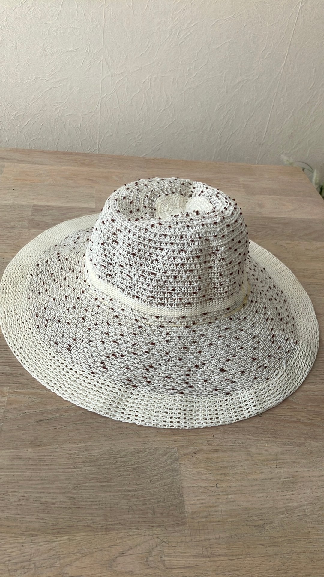Stro hoed vanille kleur met spikkeltje nieuw, Kleding | Dames, Hoeden en Petten, Ophalen of Verzenden, Zo goed als nieuw, One size fits all