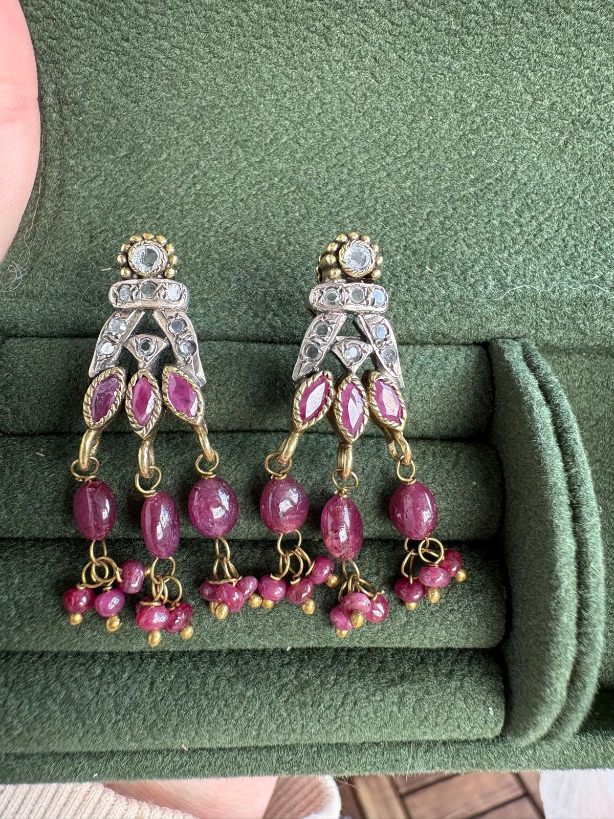 Oorbellen met Robijnen en Witte Stenen: victorianse stijl, Sieraden, Tassen en Uiterlijk, Oorbellen, Ophalen of Verzenden, Met edelsteen