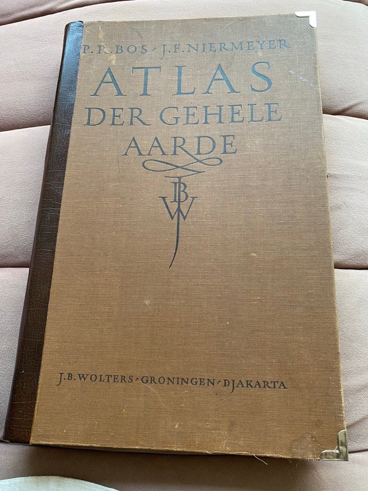 Antieke Bosatlas der Gehele Aarde - P.R. Bos & J.F. Niermeye, Gelezen, Bosatlas, Ophalen of Verzenden, 1800 tot 2000