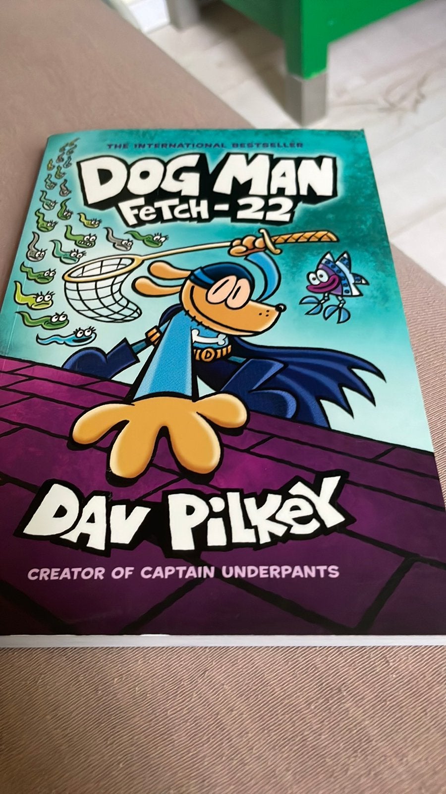 Dog man deel 8 engels, Ophalen of Verzenden, Zo goed als nieuw, Cartoons