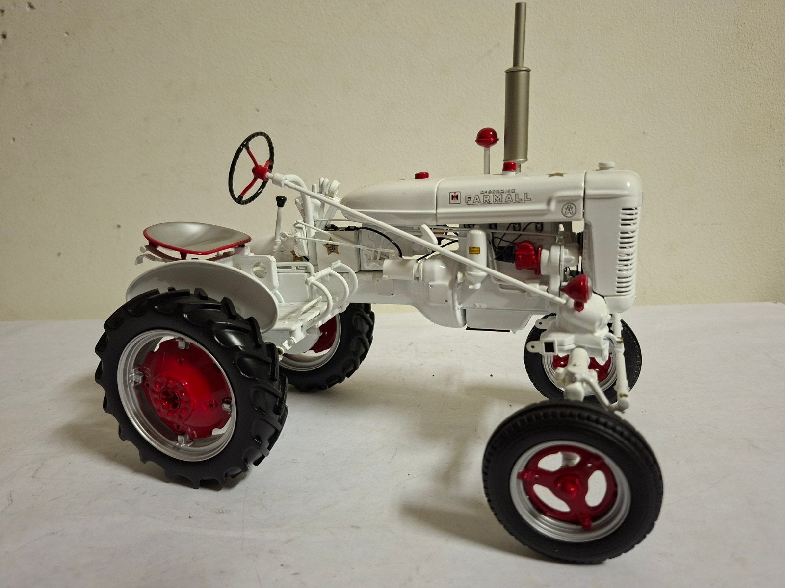 Farmall Super A. Franklin Mint schaal 1:12., Ophalen of Verzenden, Nieuw, Groter dan 1:32, Overige merken