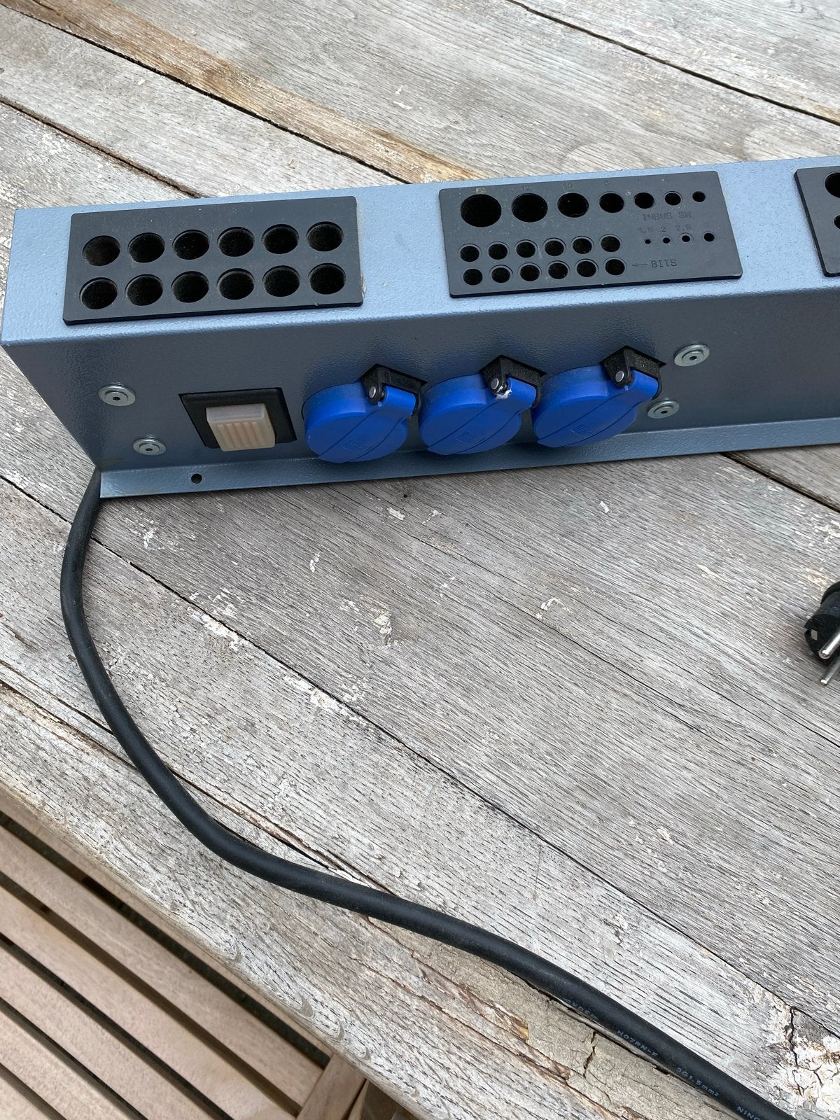 Kupper Stekkerdoos met 3 stopcontacten en schakelaar, Doe-het-zelf en Verbouw, Ophalen, Gebruikt, Overige merken, Stekkerdoos