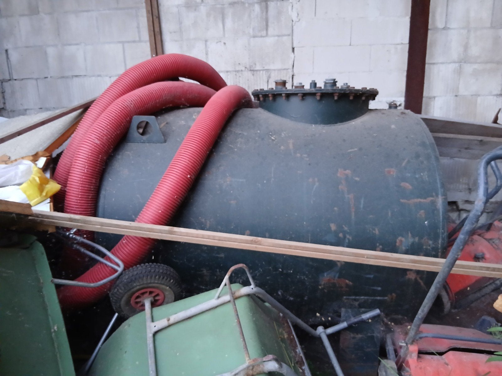 dopslagtank dieseltank van wifferen 2000 ltr geriengt, Ophalen