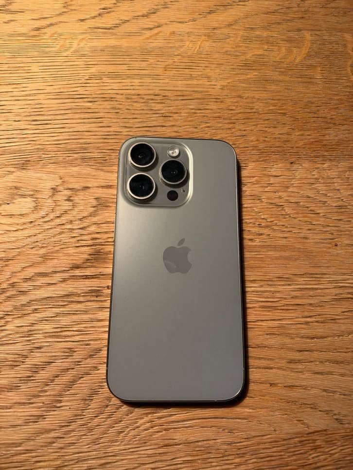 iPhone 15 Pro - Goede staat met lichte gebruikssporen
