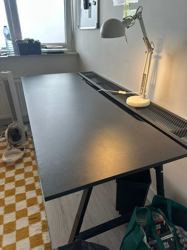 Zwart bureau (IKEA-stijl) / Black desk, Ophalen of Verzenden, Zo goed als nieuw