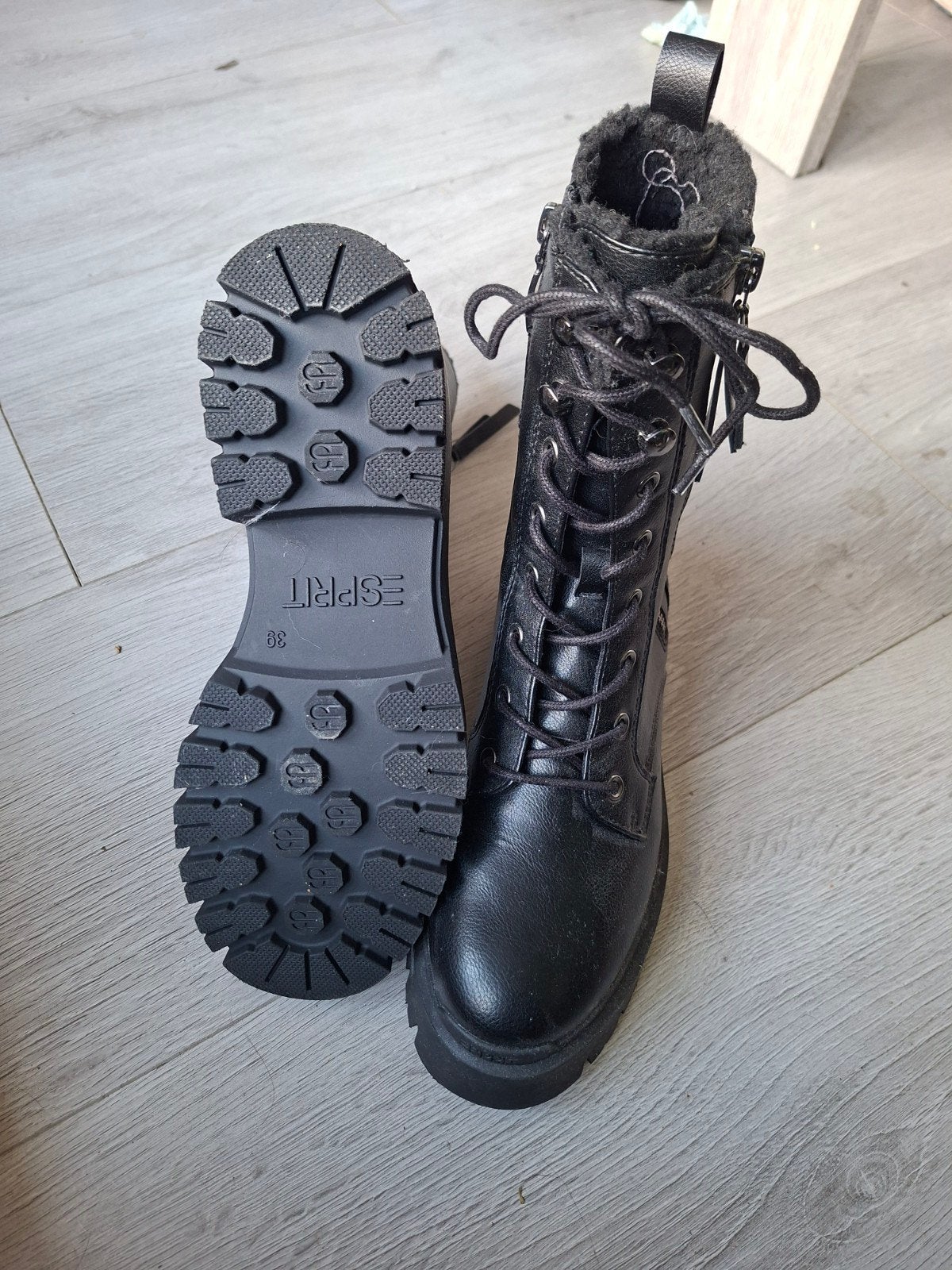 Mooie dames laasjes maat 39 esprit, Ophalen of Verzenden, Nieuw, Sneakers of Gympen