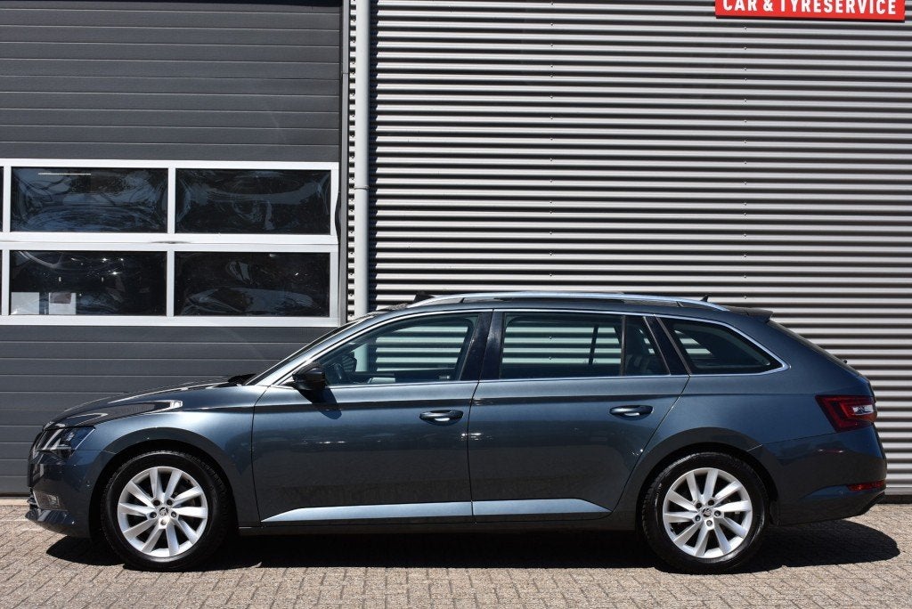 Skoda SUPERB COMBI 1.4 TSI DSG7 STYLE BUSINESS / P.DAK / EL., Auto's, Skoda, 730 kg, Gebruikt, Euro 6, 4 cilinders
