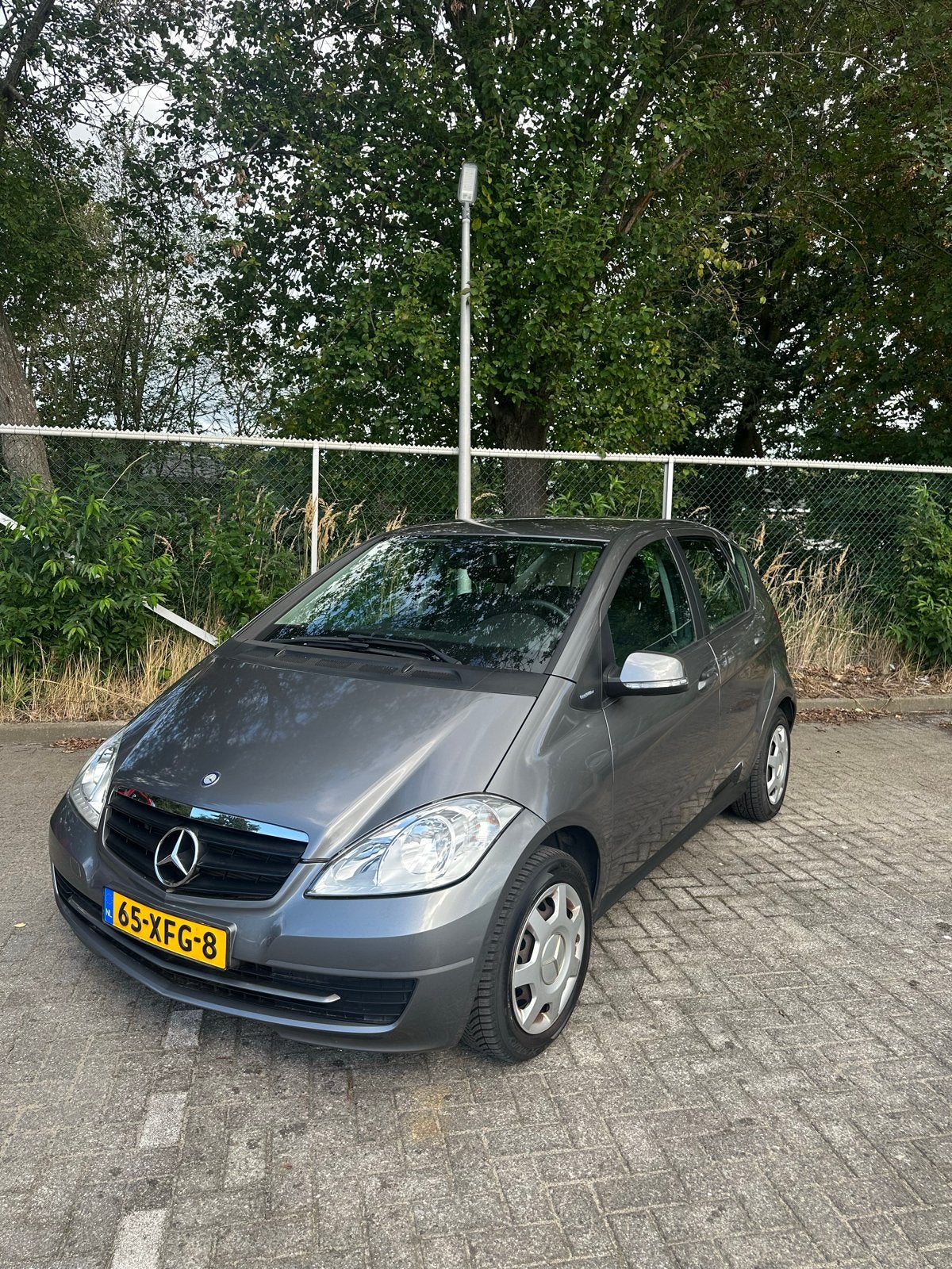 Mercedes-Benz A-Klasse 1.5 A160 5DRS 2012 Grijs, Auto's, Voorwielaandrijving, 49 €/maand, Origineel Nederlands, Handgeschakeld