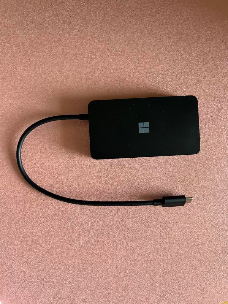 Microsoft Surface USB-C Travel Hub, Ophalen, Zo goed als nieuw, Docking station