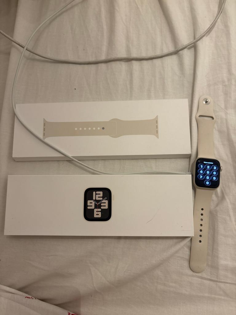 Apple Watch SE (gen 2) 40mm Starlight All Star, Sieraden, Tassen en Uiterlijk, Smartwatches, Afstand, Wit, IOS, Ophalen of Verzenden