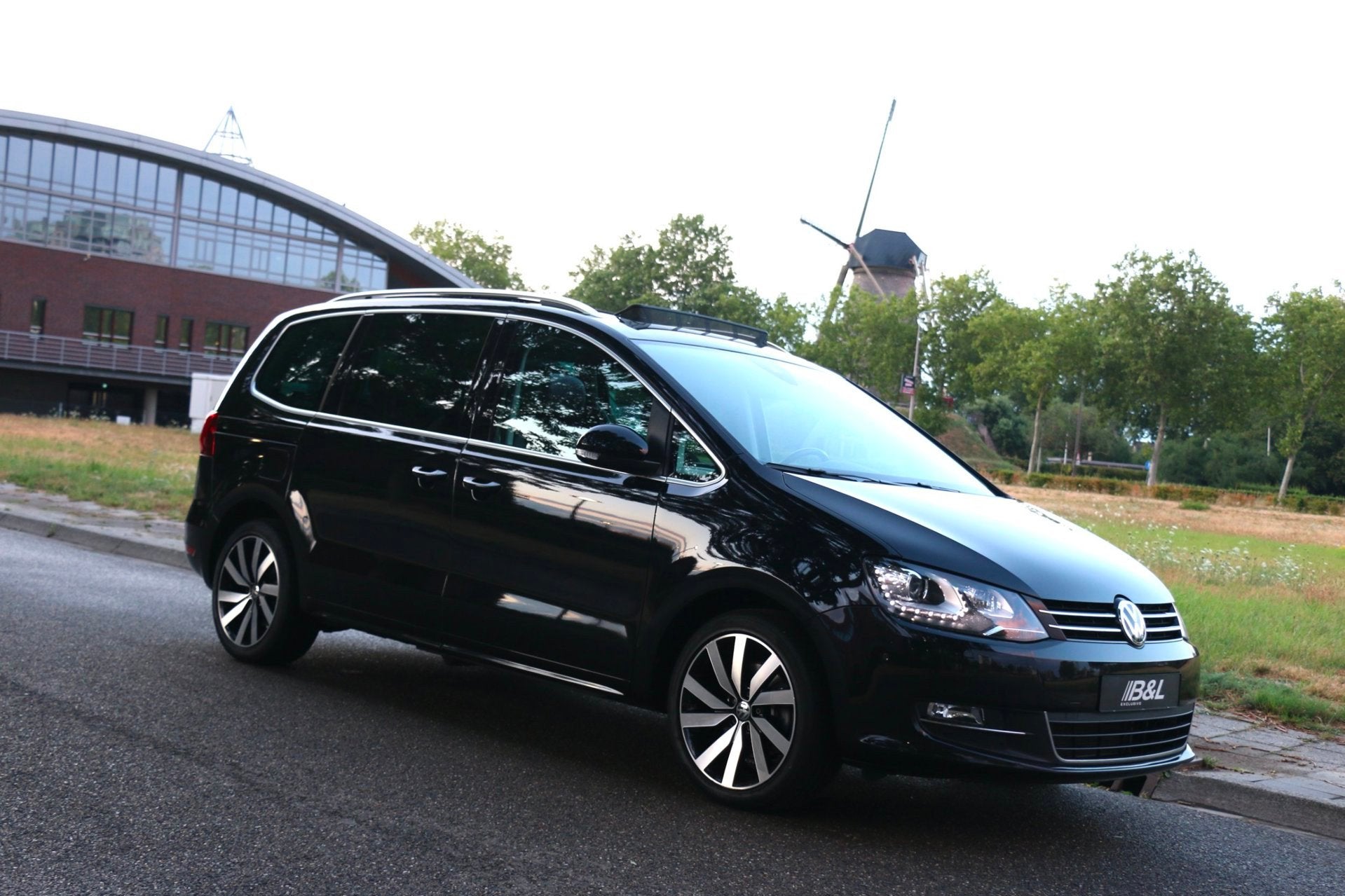 Volkswagen Sharan 1.4 TSI Highline 7-persoons Fully Loaded a, Zwart, 4 cilinders, 150 pk, 7 stoelen