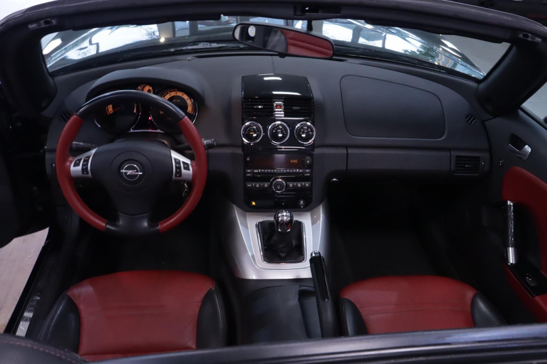 Opel GT 2.0 Turbo ECOTEC 274 PK Xenon/18"/Leder/Dealer, Auto's, Achterwielaandrijving, Gebruikt, 264 pk, 4 cilinders