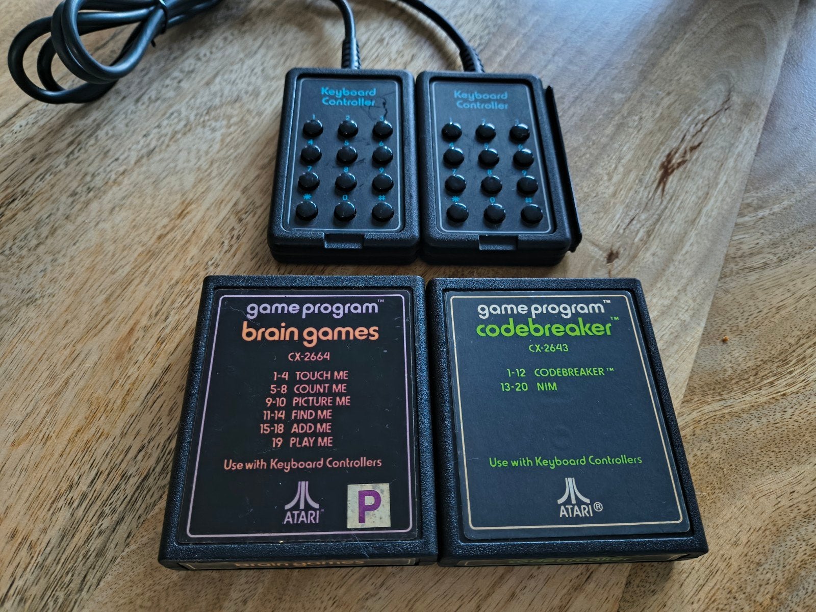 Set Keyboard Controllers met 2 Games voor de Atari 2600, Spelcomputers en Games, Gebruikt, 2 spelers, Ophalen of Verzenden, Vanaf 3 jaar