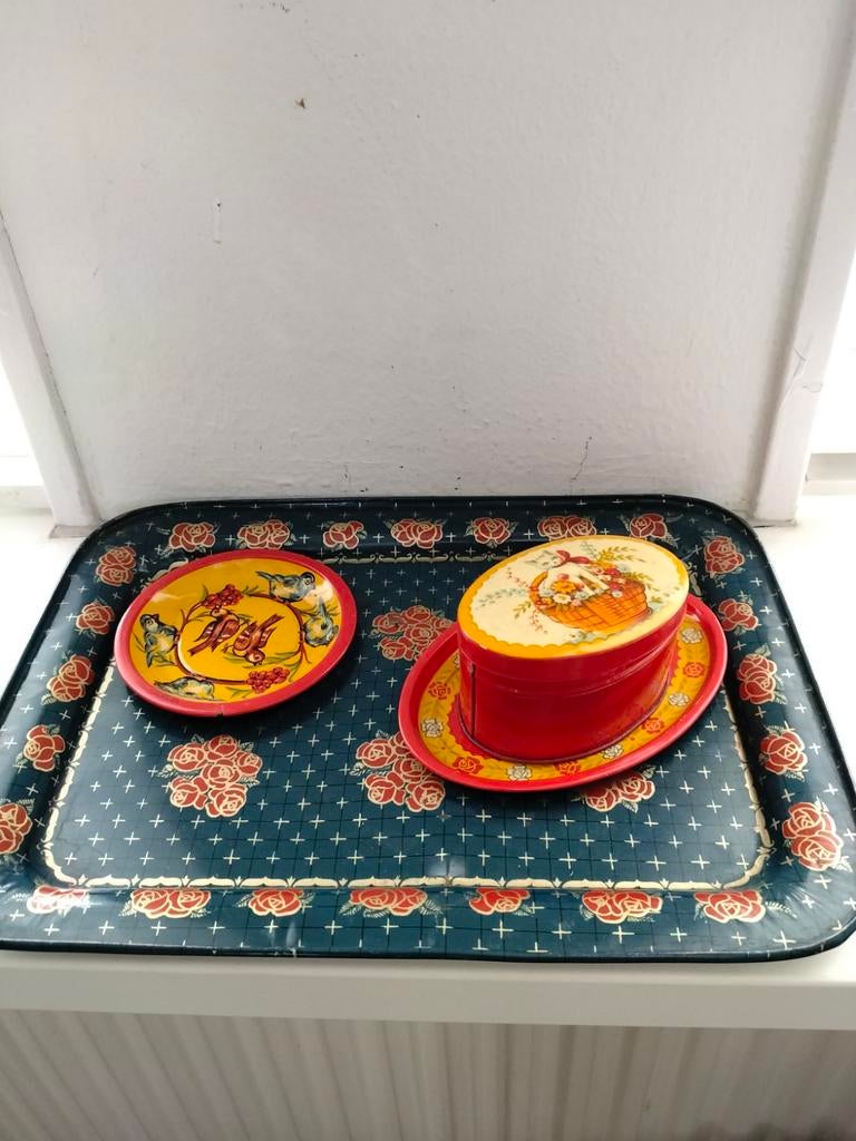 Kinder dienblad van blik met schotel en potje, Ophalen of Verzenden