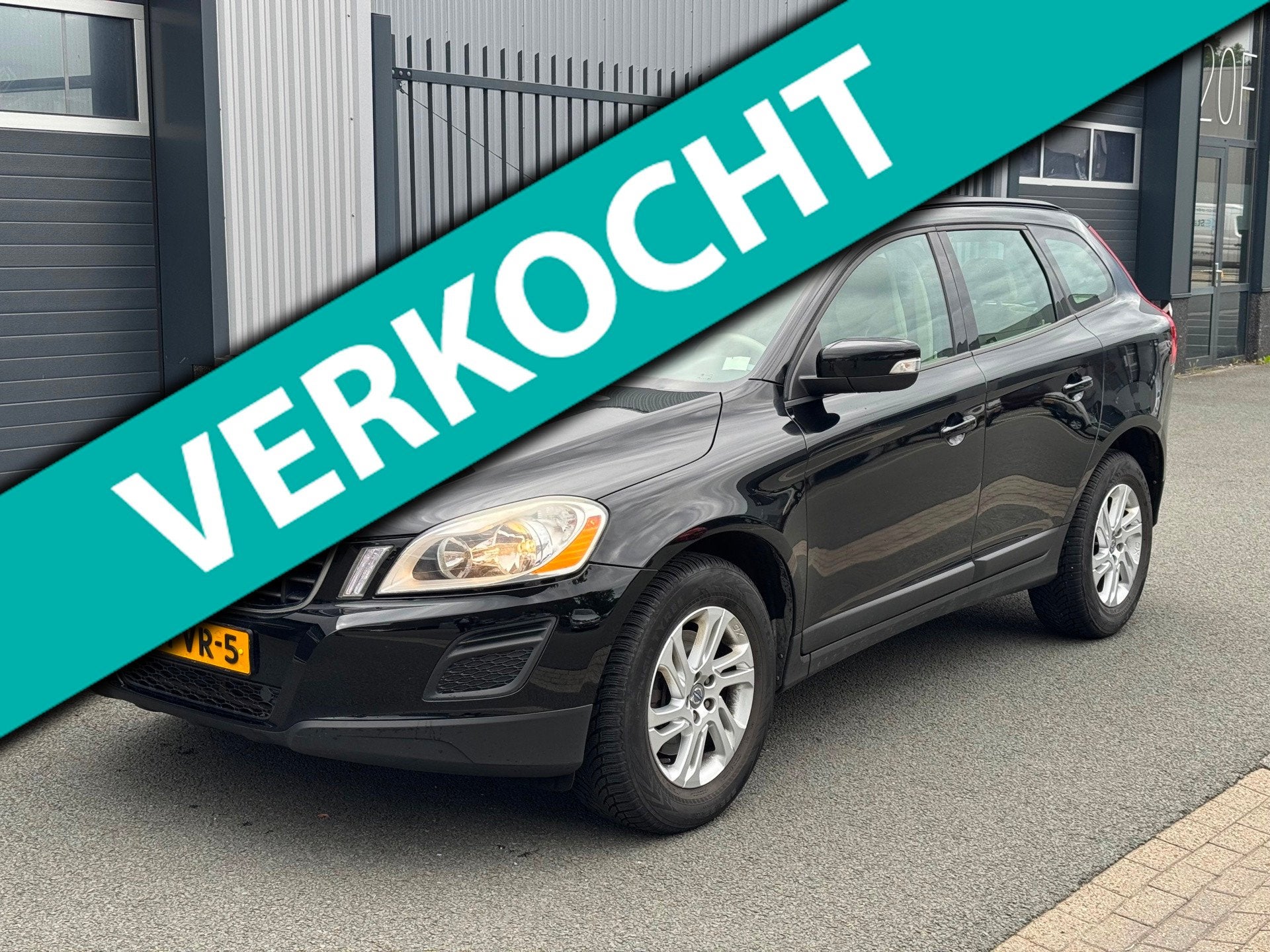 Volvo XC60 2.4 D5 AWD Kinetic, Euro 5, 15 km/l, 197 €/maand, Zwart